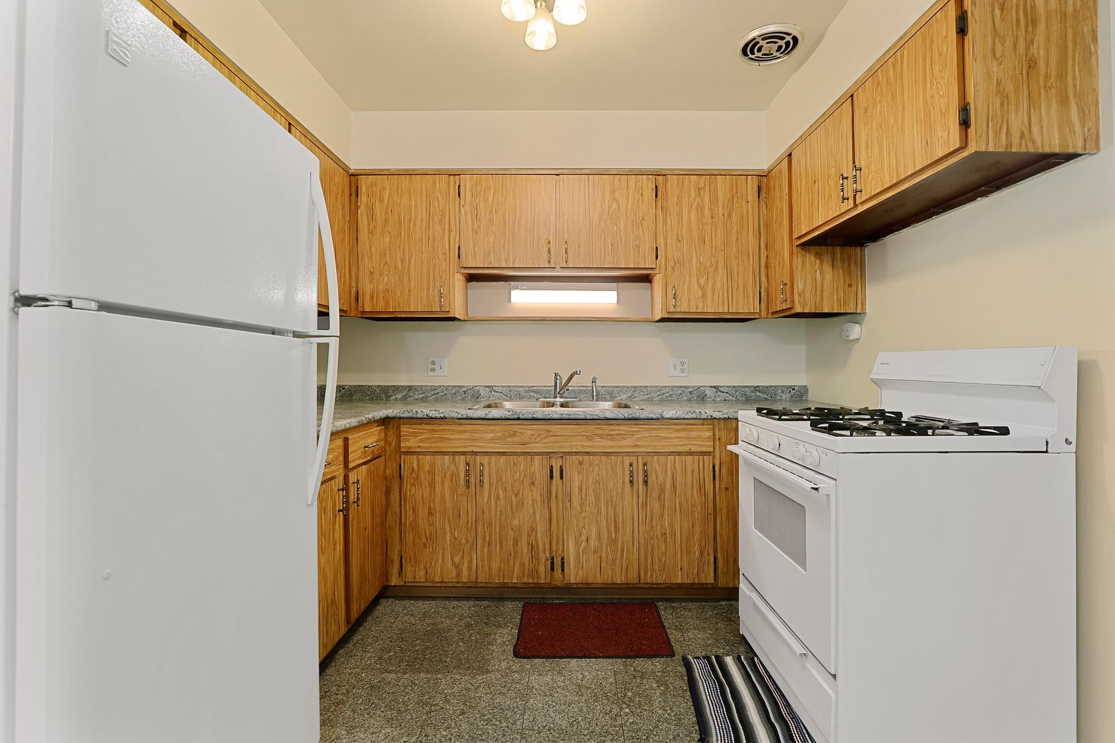 652 West Central Road Arlington Heights, IL 60005 - Photo 5 of 26