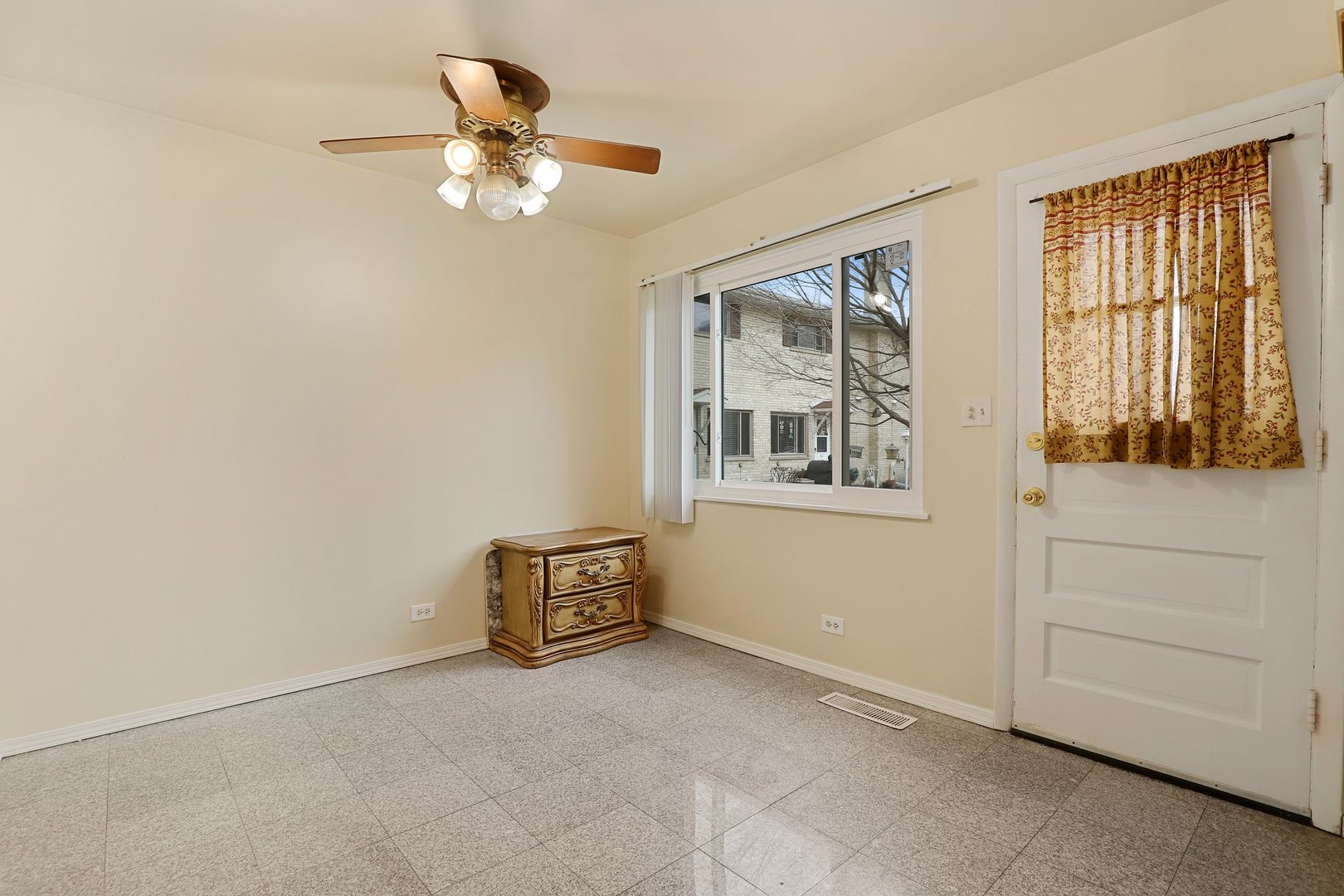 652 West Central Road Arlington Heights, IL 60005 - Photo 9 of 26