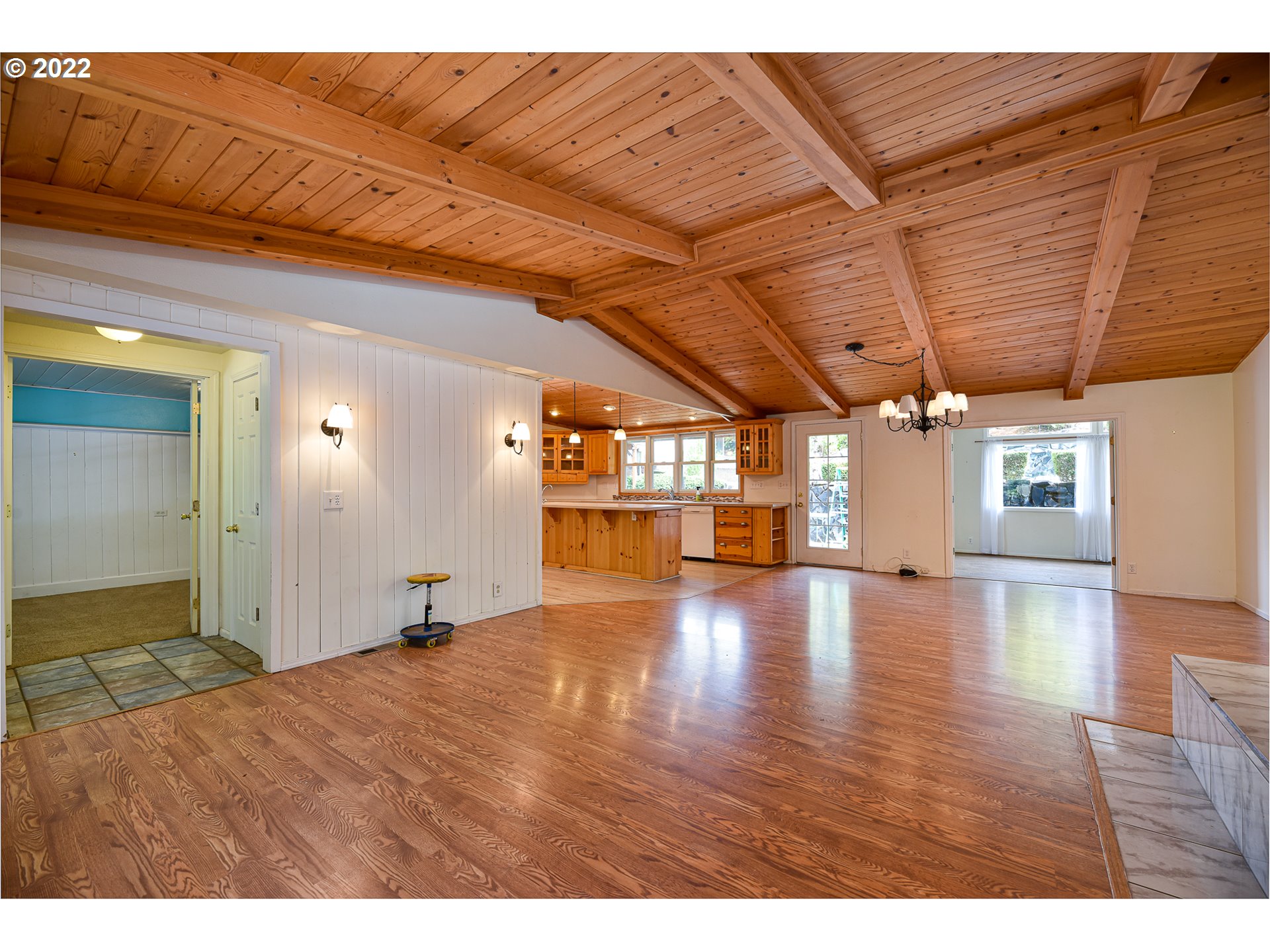 40156 Booth Kelly Road Springfield, OR 97478 - Photo 17 of 31 a big room with natural light