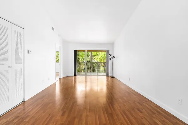 $210,000 | 950 Coral Club Drive, Unit 950, Coral Springs, FL 33071