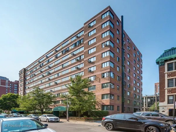 $2,400 | 700 West Bittersweet Place, Unit 806, Chicago, IL 60613