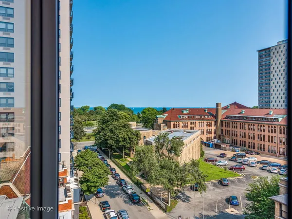 $2,400 | 700 West Bittersweet Place, Unit 806, Chicago, IL 60613