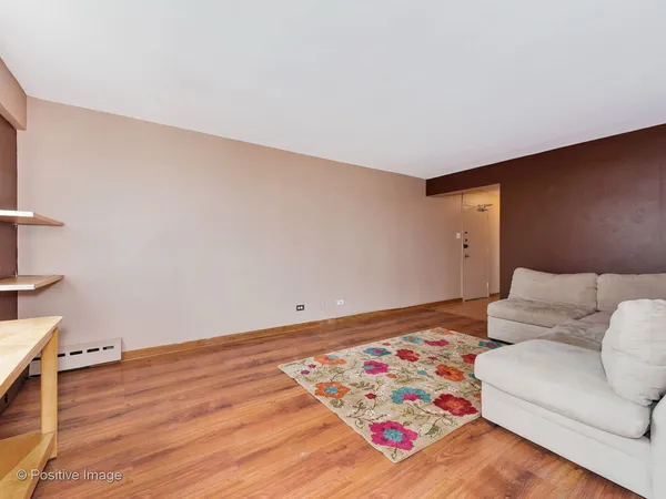 $2,400 | 700 West Bittersweet Place, Unit 806, Chicago, IL 60613