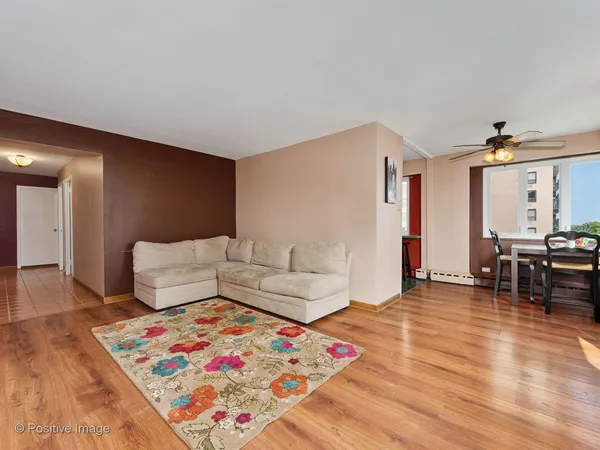 $2,400 | 700 West Bittersweet Place, Unit 806, Chicago, IL 60613