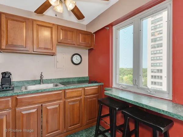 $2,400 | 700 West Bittersweet Place, Unit 806, Chicago, IL 60613