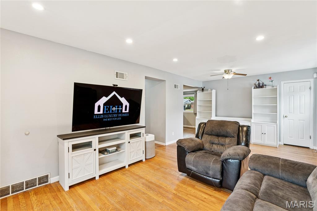 685 Mullanphy Road Florissant, MO 63031 - Photo 9 of 35