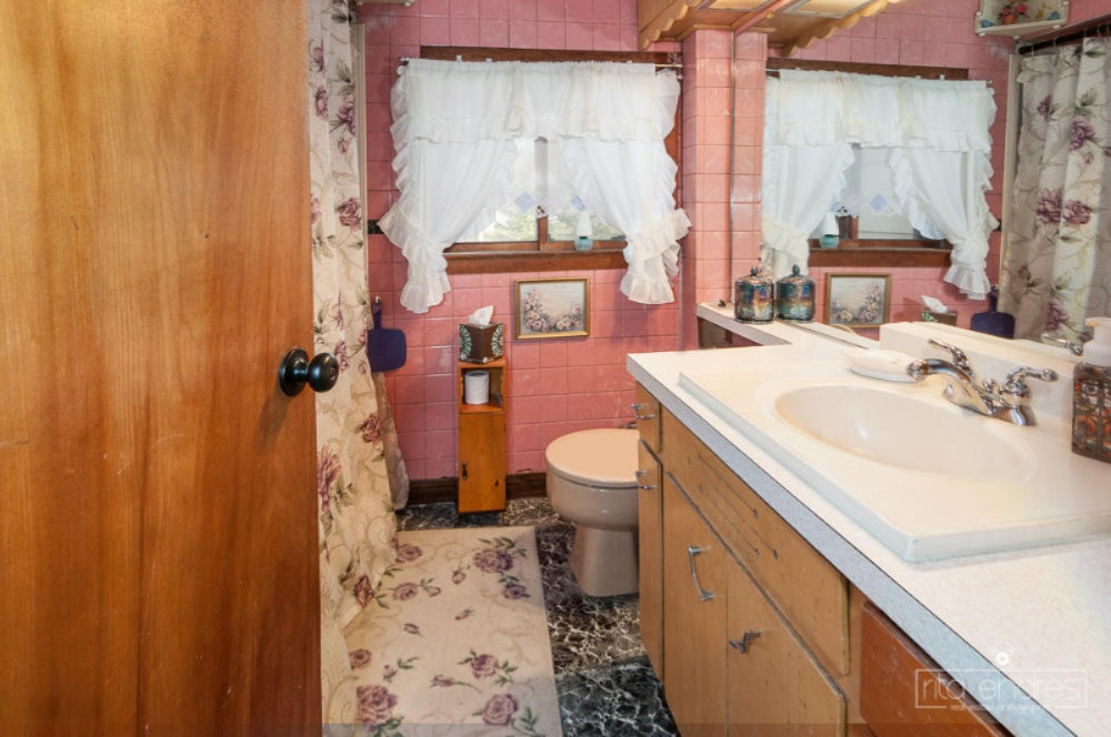 3239 MacArthur Road Muskegon, MI 49442 - Photo 12 of 18 3239 MacArthur Muskegon--SMALL_WEB-- (12