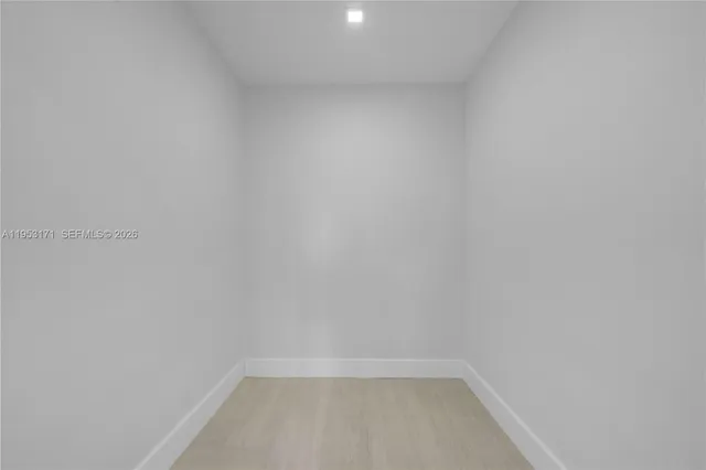 a view of a livingroom with a ceiling fan