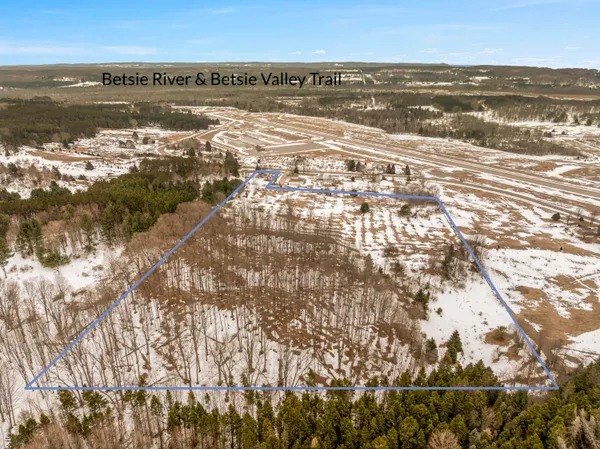 $195,000 | Airport Road, Frankfort, MI 49635