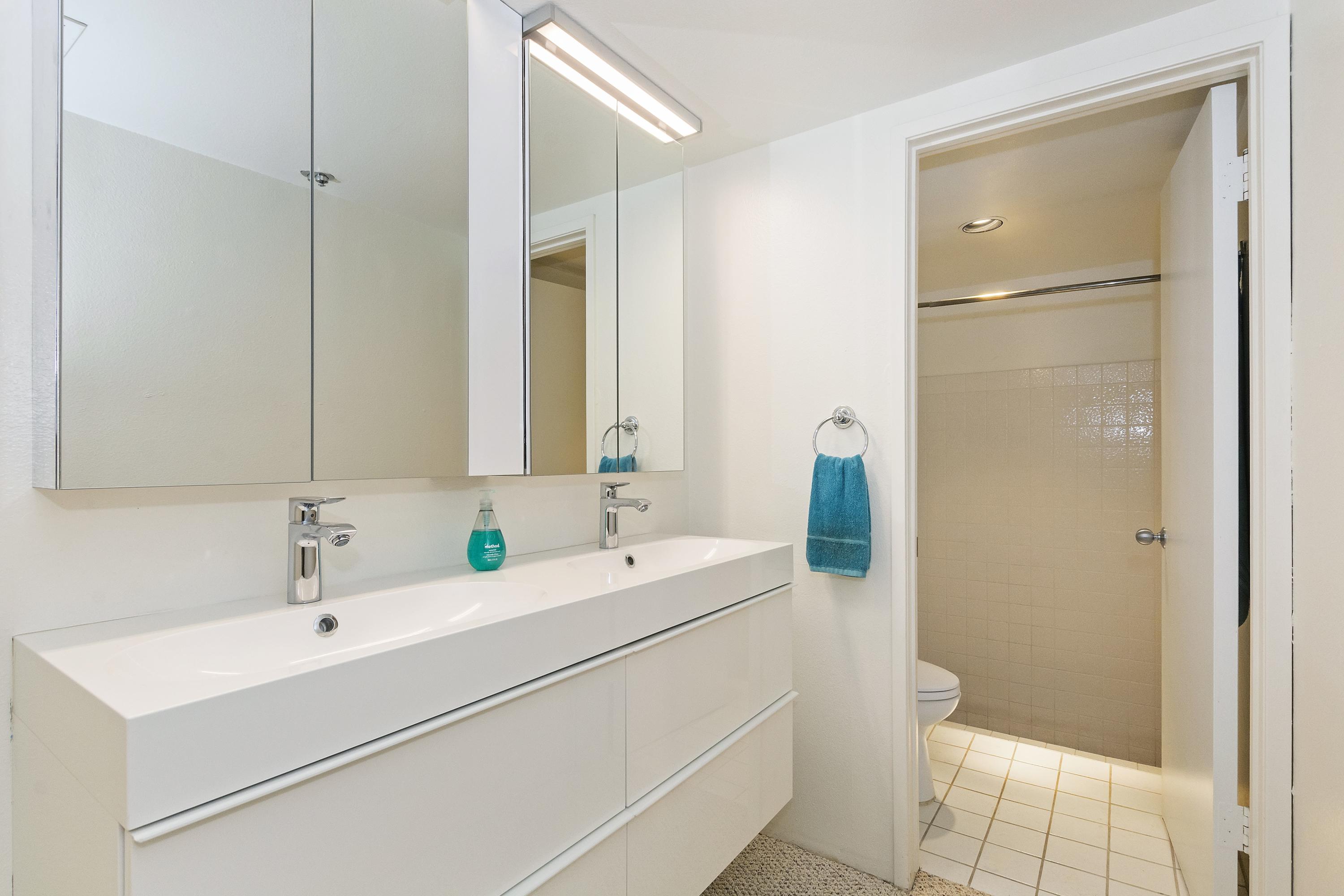 250 West Stevens Road Palm Springs, CA 92262 - Photo 17 of 27 017_Bathroom