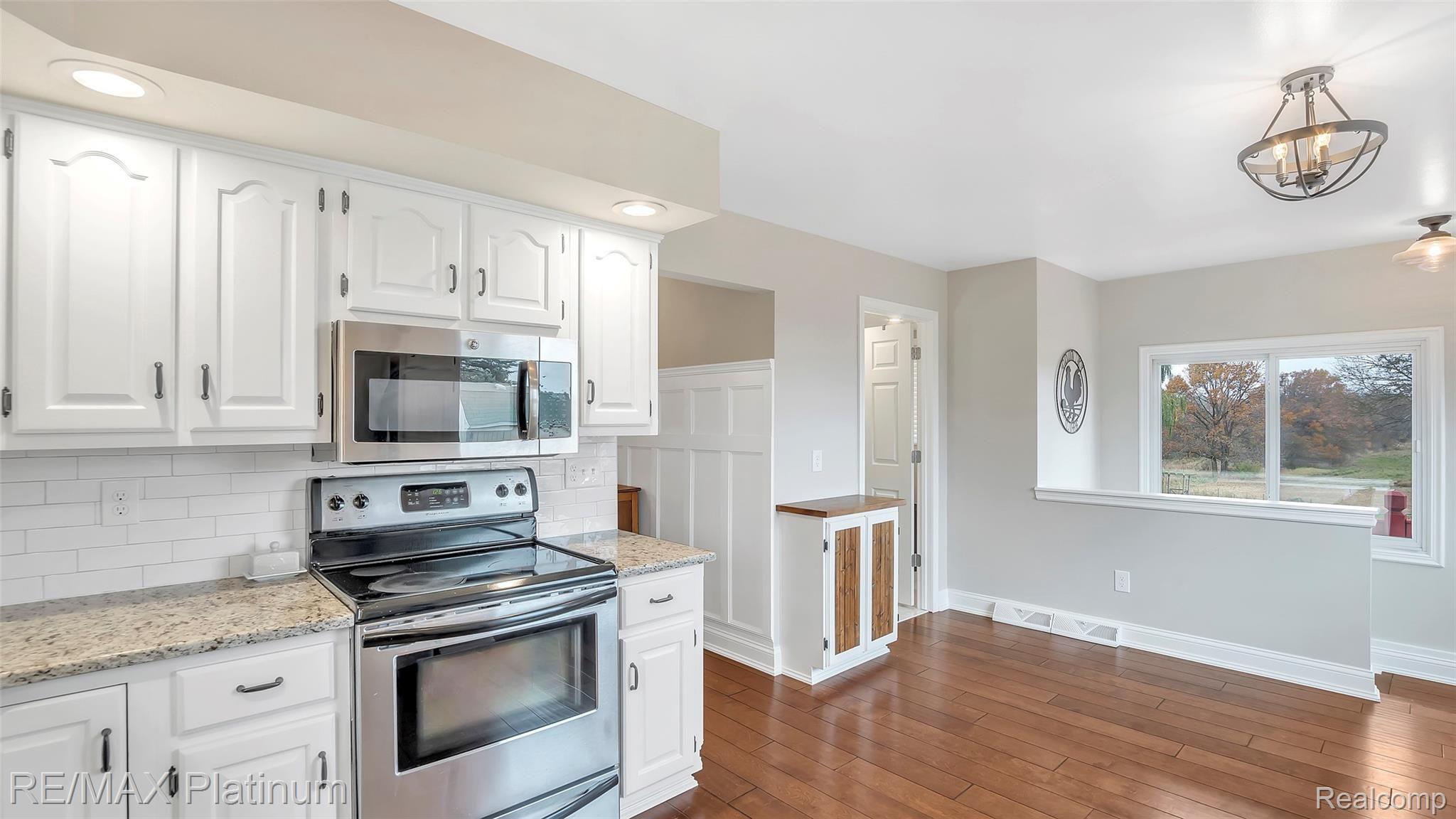 5240 Bentley Lake Road Howell, MI 48843 - Photo 14 of 30 Eating Area Is Open To Kitchen For A Great Flow For Entertaining