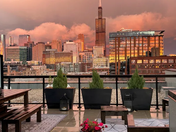 $2,000,000 | 323 South Racine Avenue, Unit PHD, Chicago, IL 60607