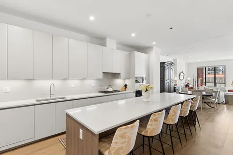 $2,000,000 | 323 South Racine Avenue, Unit PHD, Chicago, IL 60607