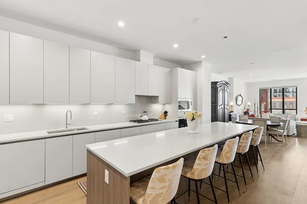 $2,000,000 | 323 South Racine Avenue, Unit PHD, Chicago, IL 60607