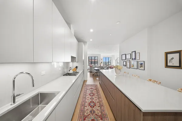 $2,000,000 | 323 South Racine Avenue, Unit PHD, Chicago, IL 60607