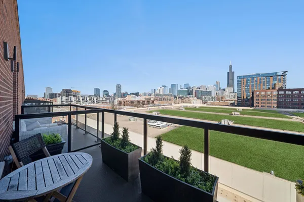 $2,000,000 | 323 South Racine Avenue, Unit PHD, Chicago, IL 60607