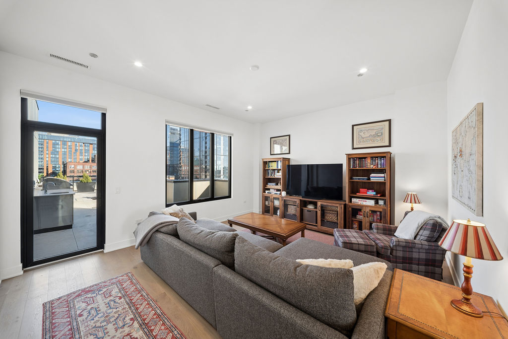 323 South Racine Avenue, Unit PHD Chicago, IL 60607 - Photo 33 of 47