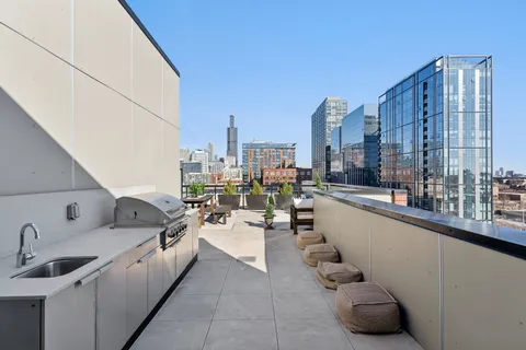 $2,000,000 | 323 South Racine Avenue, Unit PHD, Chicago, IL 60607