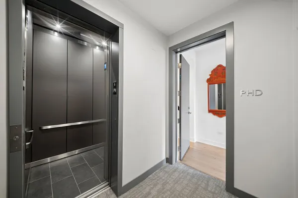 $2,000,000 | 323 South Racine Avenue, Unit PHD, Chicago, IL 60607