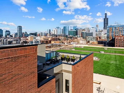 $2,000,000 | 323 South Racine Avenue, Unit PHD, Chicago, IL 60607