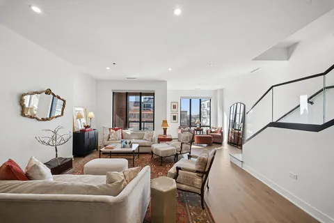 $2,000,000 | 323 South Racine Avenue, Unit PHD, Chicago, IL 60607