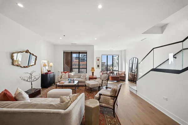 $2,000,000 | 323 South Racine Avenue, Unit PHD, Chicago, IL 60607