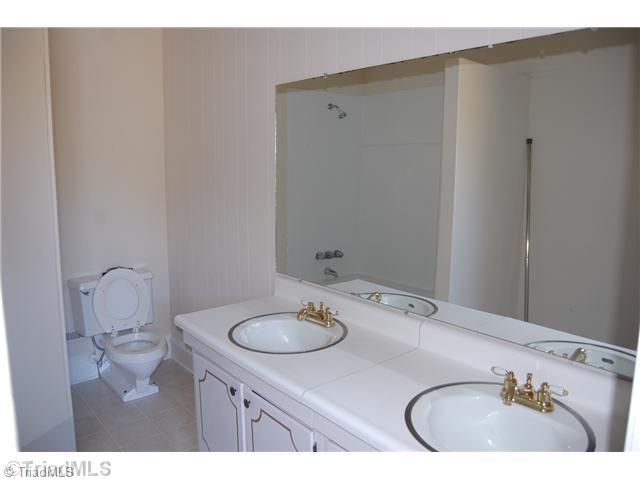 605 Swicegood Waitman Road Lexington, NC 27295 - Photo 11 of 16 Bath. 2nd floor bath
