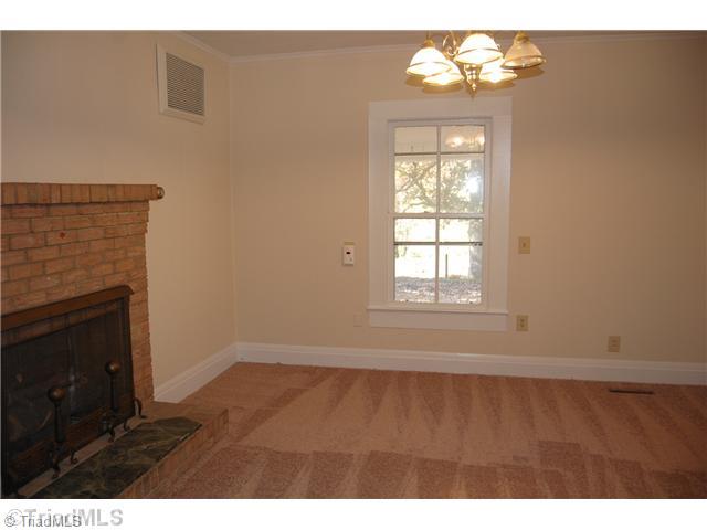 605 Swicegood Waitman Road Lexington, NC 27295 - Photo 3 of 16 Living Room.