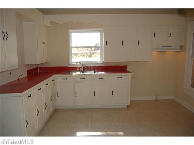605 Swicegood Waitman Road Lexington, NC 27295 - Photo 5 of 16 Kitchen.
