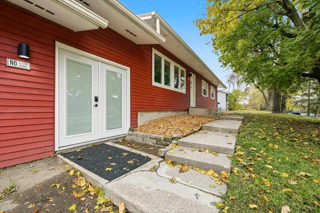 $279,900 | 6631 Elmwood Drive, Rockford, MN 55373