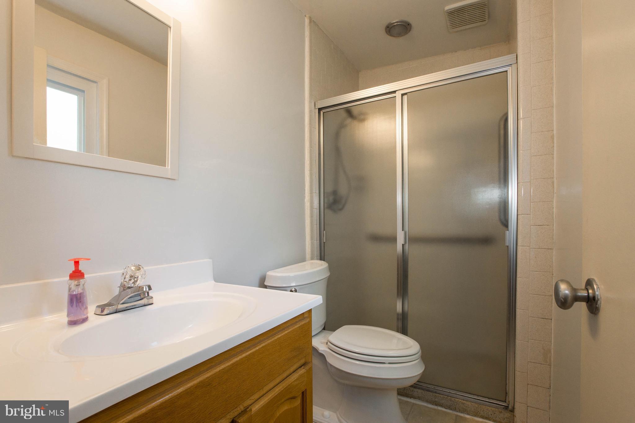 5121 West Penfield Road Columbia, MD 21045 - Photo 18 of 30 Bath