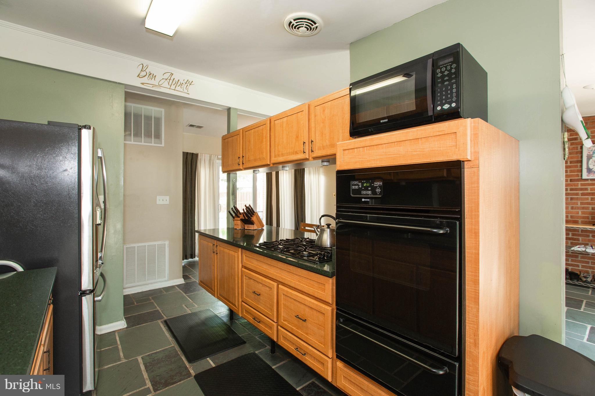 5121 West Penfield Road Columbia, MD 21045 - Photo 10 of 30 Kitchen