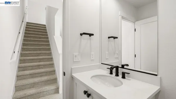 $1,200,596 | 1925 Grand Street, Alameda, CA 94501