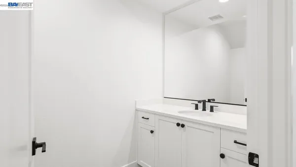 $1,200,596 | 1925 Grand Street, Alameda, CA 94501