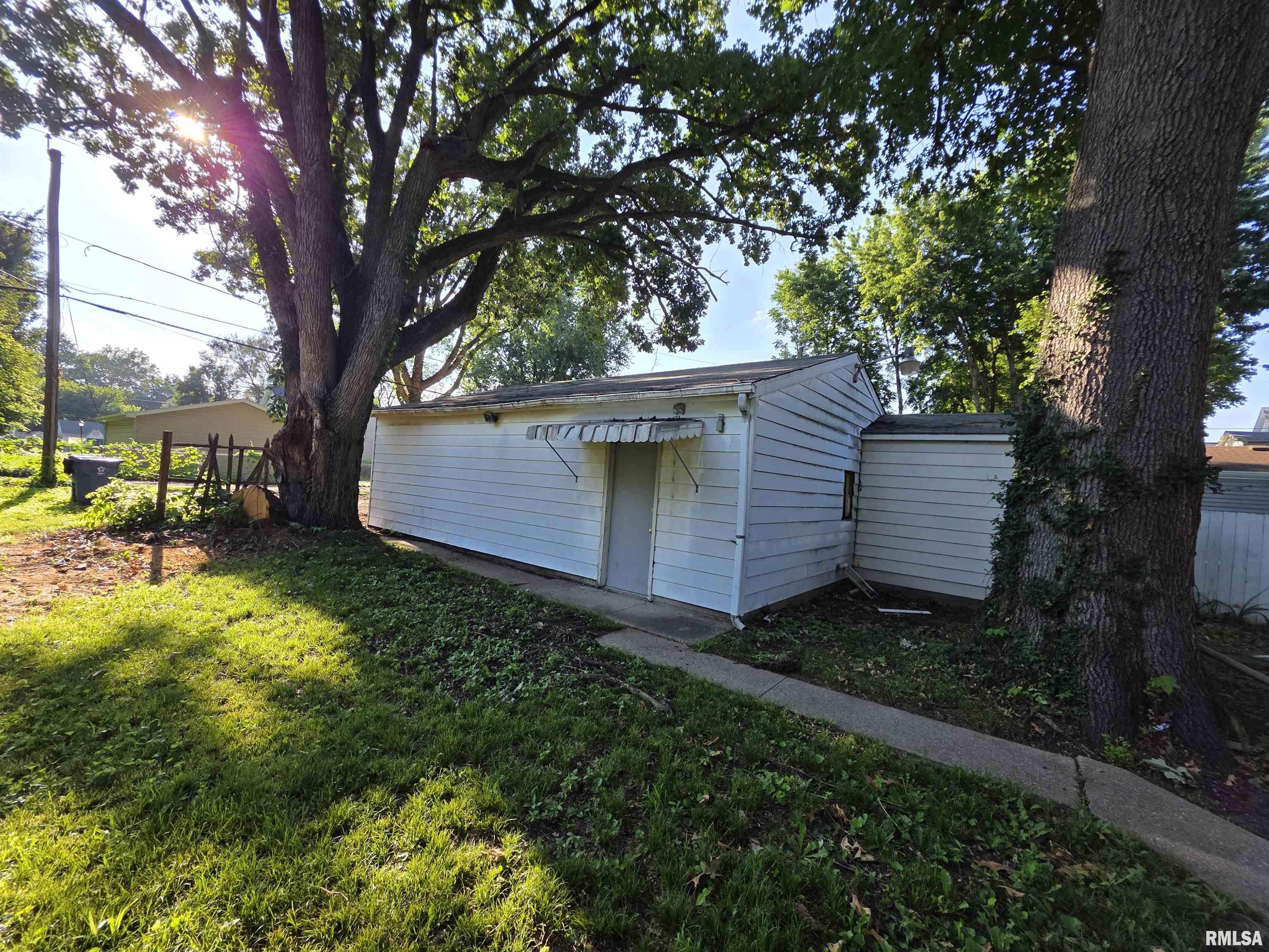 1035 North 6th Street Springfield, IL 62702 - Photo 2 of 7