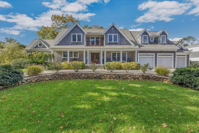 $2,395,000 | 220 Dun Robin Road, Mashpee, MA 02649
