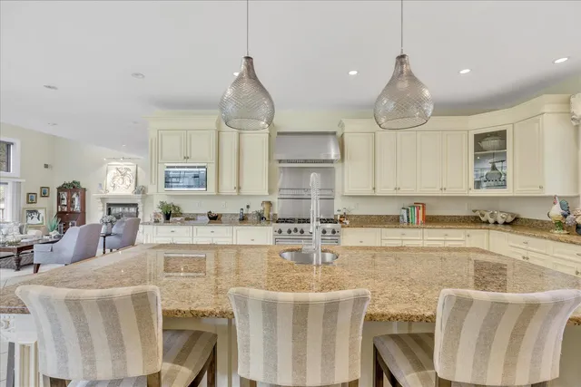 $2,395,000 | 220 Dun Robin Road, Mashpee, MA 02649