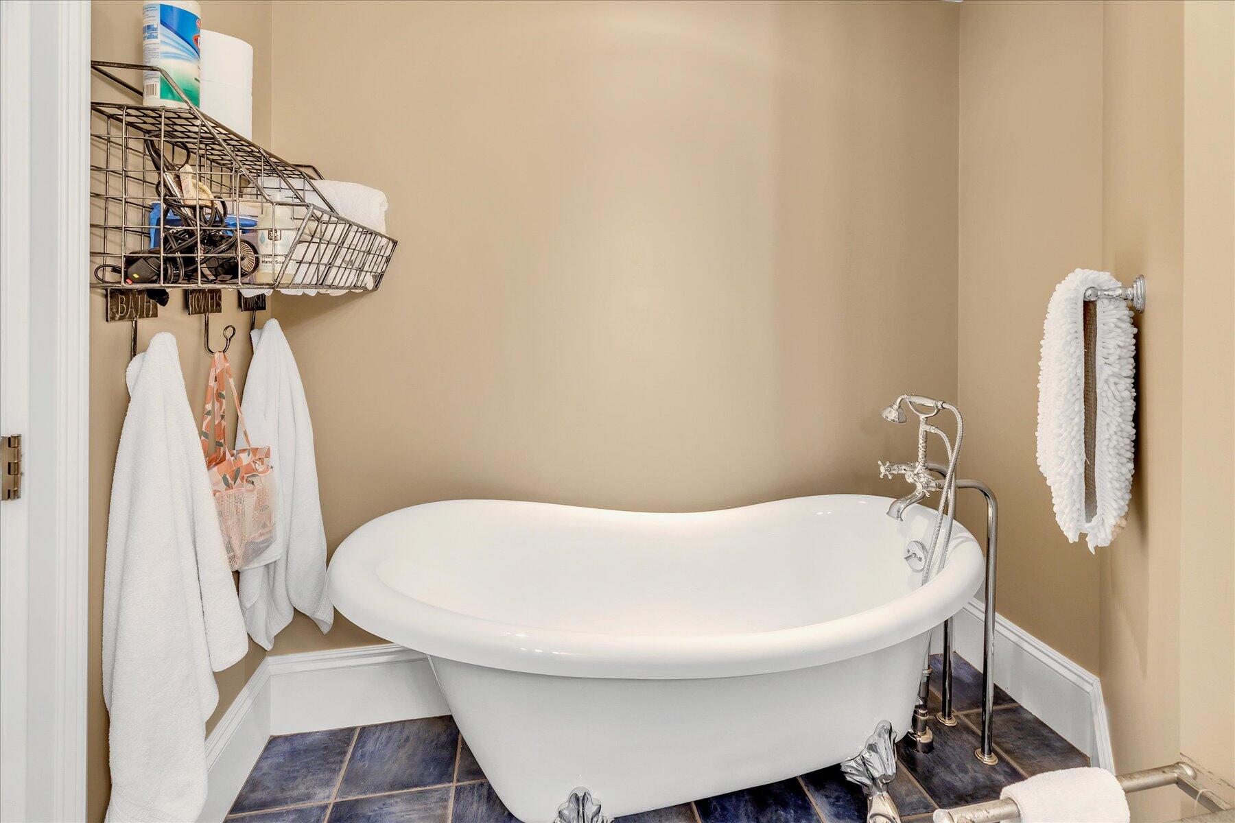 220 Dun Robin Road Mashpee, MA 02649 - Photo 45 of 57 046-Y1A0550 - Copy