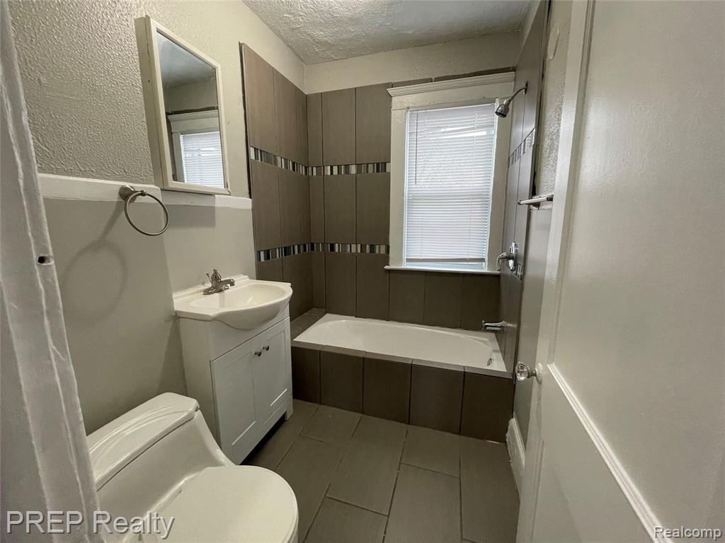 9430 John R Street Detroit, MI 48202 - Photo 9 of 12
