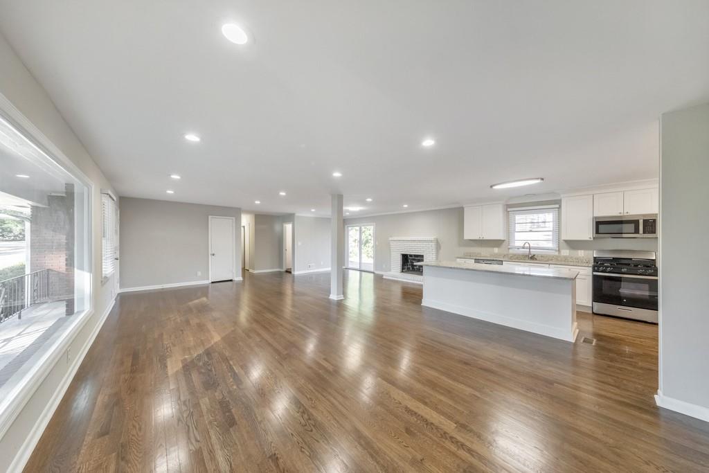 909 Rosedale Drive Marietta, GA 30066 - Photo 7 of 35