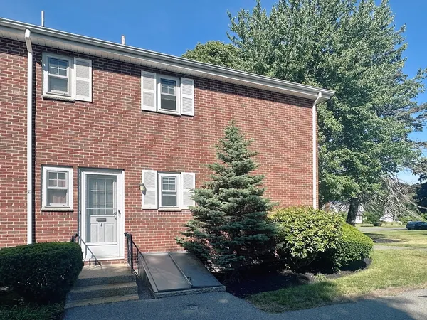 $3,400 | 14 Emerson Gardens Road, Unit 14, Lexington, MA 02420