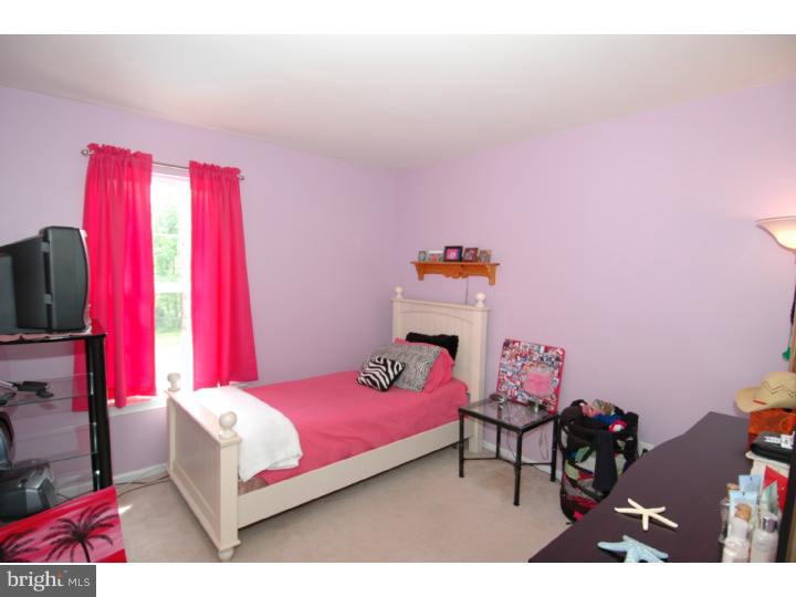 820 Wrightstown Road Columbus, NJ 08022 - Photo 14 of 23 Bedroom 2