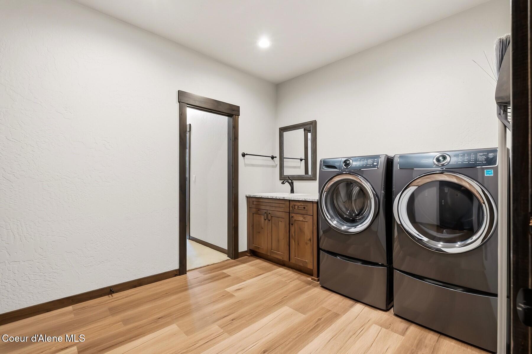 1317 Prominence Court Sandpoint, ID 83864 - Photo 7 of 44 LaundryMudroom