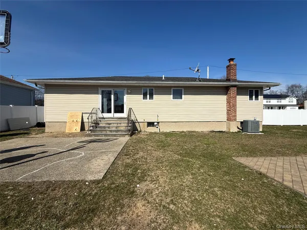 $3,500 | Undisclosed Address, Deer Park, NY 11729