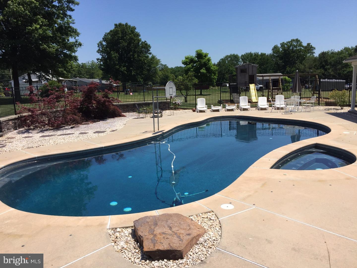 406 Ridge Road Sellersville, PA 18960 - Photo 24 of 25 Pool