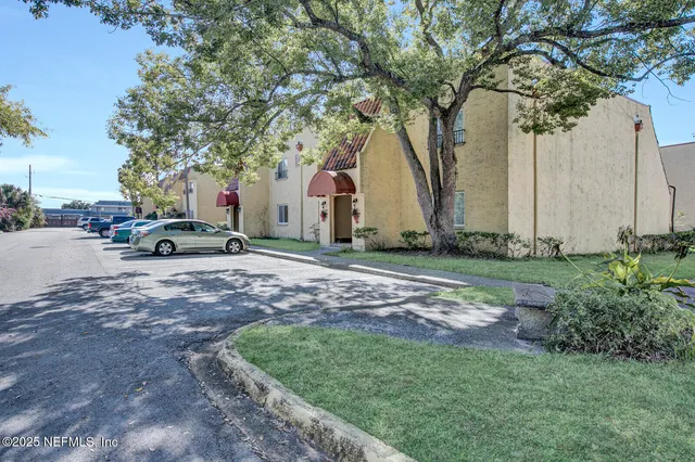 $95,000 | 6646 La Mirada Drive East, Unit 6, Jacksonville, FL 32217