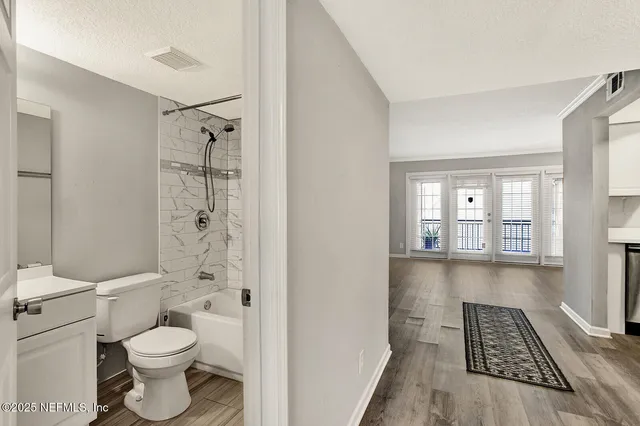 $95,000 | 6646 La Mirada Drive East, Unit 6, Jacksonville, FL 32217