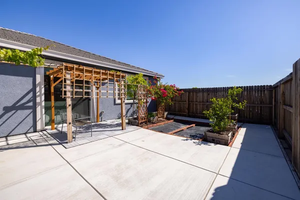 $675,000 | 989 Carbahal Street, Winters, CA 95694