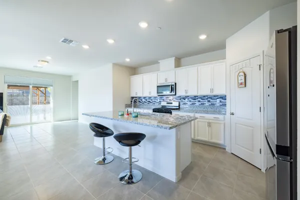 $675,000 | 989 Carbahal Street, Winters, CA 95694