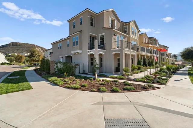 $999,000 | 21547 Trail Blazer Lane, Escondido, CA 92029